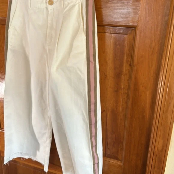 Zara  White Wide Leg Cropped W/Pink & Beige Ribbon Down Sides Raw Hem Size 4-EUC - Picture 5 of 6
